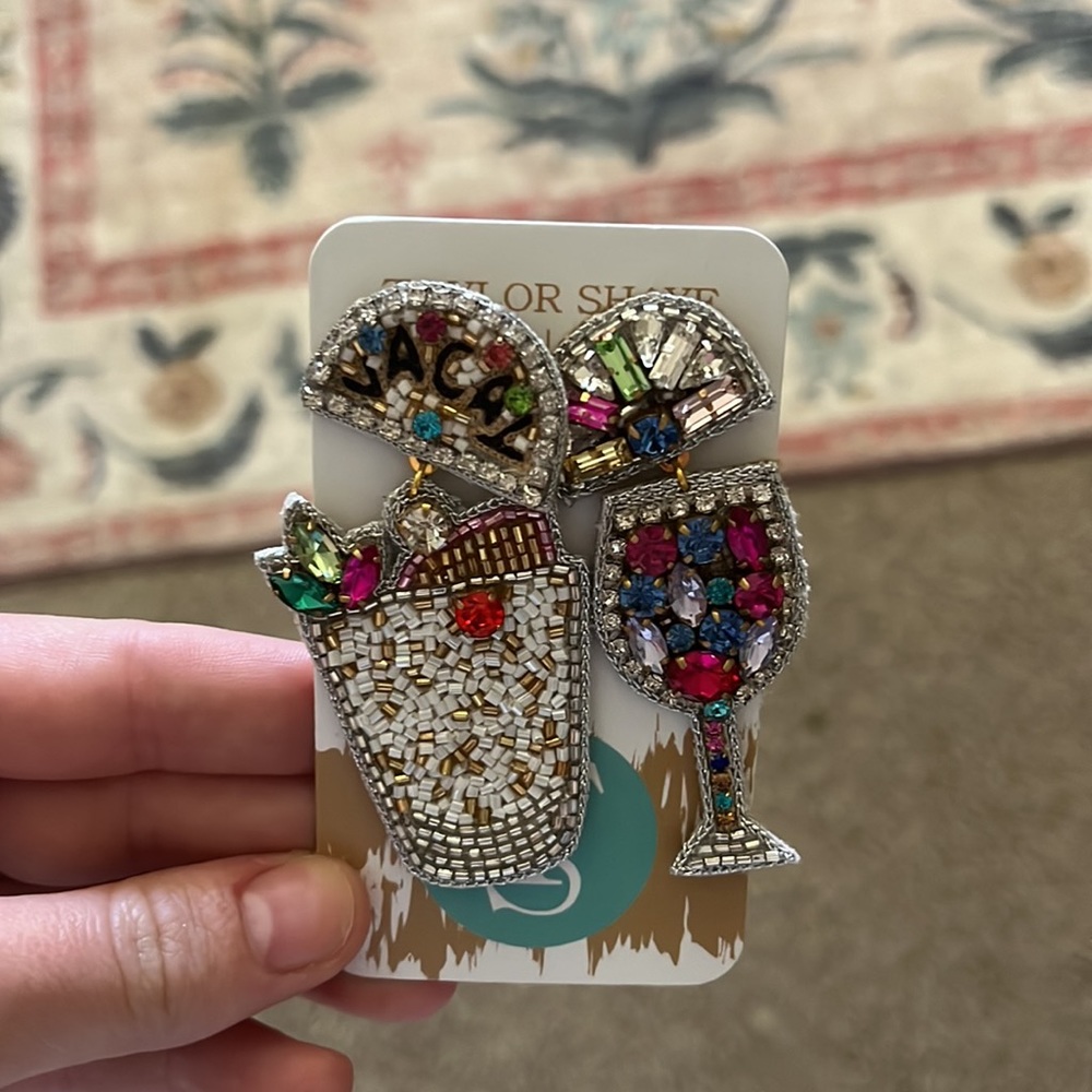 NWT Taylor Shaye Earrings